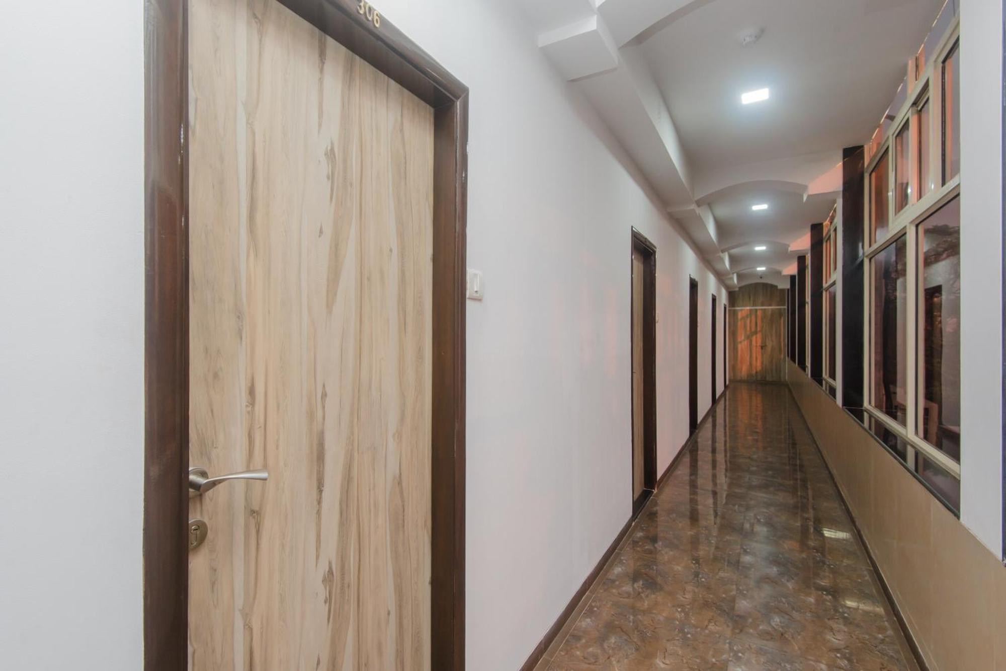 Super Hotel O Divine Residency Near Phoenix Marketcity ムンバイ エクステリア 写真